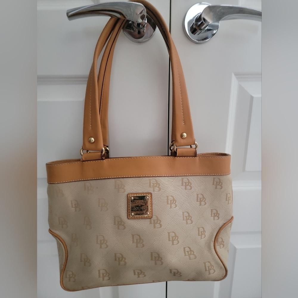 Dooney & Bourke  bag
